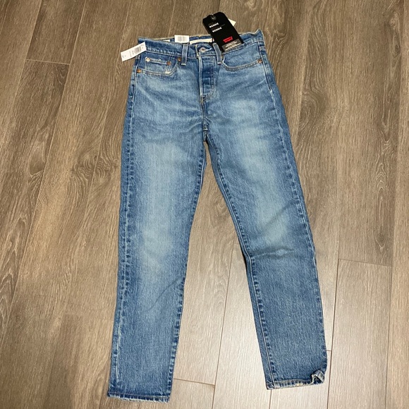 BNWT Levi’s Wedgie Jeans - Picture 1 of 8